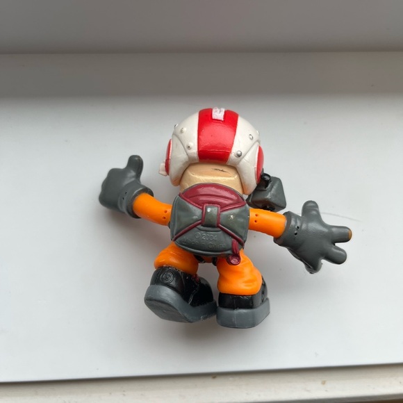 Tech Deck dude Action Figure with Orange Suit and Red Helmet - Picture 3 of 4